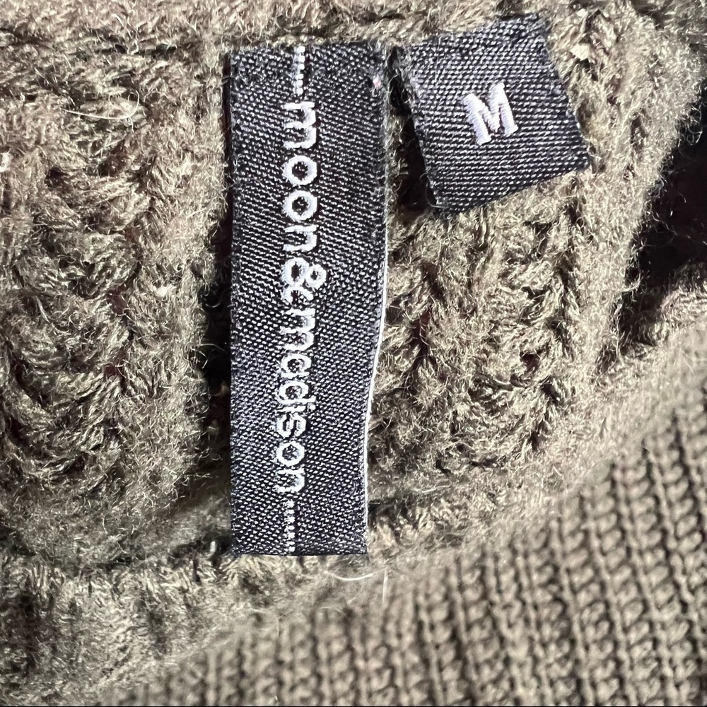 💚Moon & Madison olive sweater - Picture 3 of 4